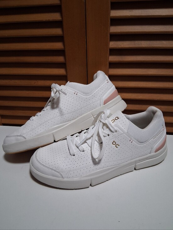 On Running Shoes - On The Roger Centre Court Women's White Perforated Sneaker * Size: 8